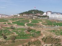 İÇİNDE AMFİ TİYATRO SALONU OLAN MİLLET BAHÇESİ TAMAMLANIYOR