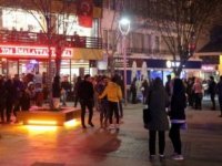 BOLU'DA MEYDANA GELEN DEPREM HALKI SOKAĞA DÖKTÜ