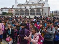 KENDİLERİ KÜÇÜK YÜREKLERİ BÜYÜK