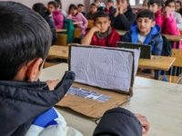 KARTONDAN BİLGİSAYAR DERSİNE SANSÜR ENGELİ