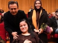 BEYAZ BASTON FARKINDALIKTIR