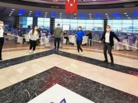 DÜĞÜN SALONLARINDA YENİ DÖNEM;SOPAYLA HALAY ÇEKİLECEK