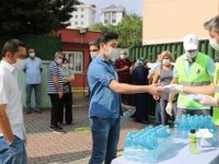 KARTAL BELEDİYESİ'NDEN SINAVA İREN ÖĞRENCİLERE SU VE KOLONYA İKRAMI