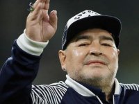 ARJANTİNLİ EFSANE FUTBOLCU MARADONA HAYATINI KAYBETTİ