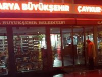 GECE  DÜKKAN DENETİMİNE ÇIKAN SAKARYA BÜYÜKŞEHİR BELEDİYE BAŞKANI ESNAFI KIZDIRDI