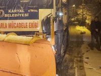 KARTAL BELEDİYESİ'NDEN KAR YAĞIŞI ÖNLEMİ;EKİPLER SABAHA KADAR ÇALIŞTI