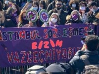 KADINLAR SOKAĞA İNDİ İSTANBUL SÖZLEŞMESİNİN KALDIRILMASI PROTESTO EDİLDİ