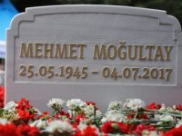 ESKİ BAKAN MEHMET MOĞULTAY KABRİ BAŞINDA ANILDI