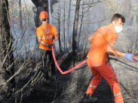 ANTALYA GÜNDOĞMUŞ'TA ÇIKAN ORMAN YANGINI İLÇE MERKEZİNE YAKLAŞIYOR