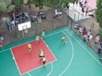 TUZLA’DA DÜZENLENEN BASKETBOL TURNUVASI RENKLİ ANLARA SAHNE OLDU