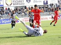 DEPLASMANDA 2 PUAN KAYBEDEN PENDİKSPOR ZİRVEDEKİ YERİNİ KORUYOR