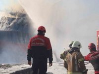 KARTAL BELEDİYESİ'NDEN GEMİ YANGININI SÖNDÜRME ÇALIŞMALARINA DESTEK