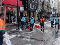 PENDİK'TE CADDE VE SOKAKLAR KARDAN TEMİZLENDİ