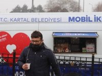 KARTAL BELEDİYESİ'NDEN SOĞUK HAVADA VATANDAŞLARA SICAK ÇAY VE ÇORBA İKRAMI