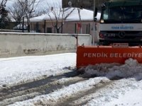 PENDİK'TE KARLA MÜCADELE  ÇALIŞMALARI TÜM HIZIYLA SÜRÜYOR