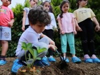 KARTAL BELEDİYESİ KREŞ ÖĞRENCİLERİNİN İLK FİDELERİ TOPRAKLA BULUŞTU