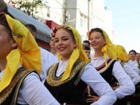 ULUSLARARASI HALK OYUNLARI FESTİVALİ COŞKUSU KARTAL'IN MAHALLELERİNİ SARDI