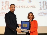 ''18'' YOLLARI AÇAN KADINLAR BELGESELİNİN GÖSTERİMİ KARTAL'DA GERÇEKLEŞTİRİLDİ