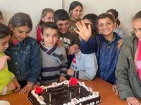TUZLALI ÖĞRENCİLER, KENDİ HARÇLIKLARI İLE DİYARBAKIRLI ÖĞRENCİLERE DOĞUM GÜNÜ PASTASI GÖNDERİYOR