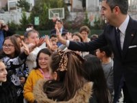 BAŞKAN GÖKHAN YÜKSEL ÖĞRENCİLERİN KARNE HEYECANINA ORTAK OLDU