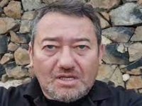 GAZETECİ SERDAR AKİNAN GÖZALTINA ALINDIĞINI DUYURDU