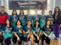BASKETBOL TURNUVASINDA ŞAMPİYONLAR MADALYALARINI ALDI