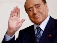 İTALYA'NIN ESKİ BAŞBAKANI SİLVİO BERLUSCONİ HAYATINI KAYBETTİ