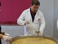 BAŞKAN ALİ KILIÇ MALTEPE'DE VATANDAŞLARA  AŞURE DAĞITTI