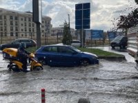 SAĞANAK YAĞIŞ  İSTANBUL'DA  BİR ÇOK İLÇEYİ SULAR ALTINDA BIRAKTI