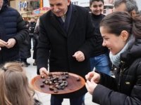 BAŞKAN İSMET YILDIRIM'DAN VATANDAŞLARA SICAK KARŞILAMA