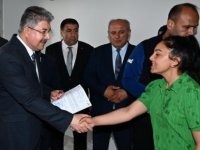 SUMBAS'IN MEHMETLİ BELDESİNDE YAPIMI TAMAMLANAN 36 KÖY KONUTUNUN ANAHTARI VALİ YILMAZ TARAFINDAN TESLİM EDİLDİ