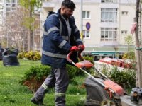 KARTAL'IN PARKLARINDA YAZ TEMİZLİĞİ DEVAM EDİYOR