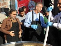 ÜMRANİYE'DE AŞURE BEREKETİ 20 BİN KİŞİYLE PAYLAŞILDI