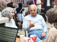 BAŞKAN İSMET YILDIRIM, TERCİH DANIŞMANLIĞI ÇADIRINDA GENÇLERLE BULUŞTU