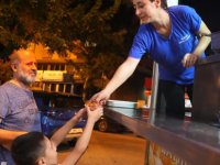 KARTAL BELEDİYESİ'NDEN MEVLİD KANDİLİ'NDE VATANDAŞLARA HAYIR LOKMASI İKRAMI