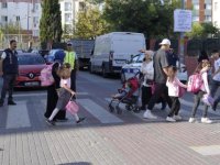 KARTAL BELEDİYESİ ZABITA EKİPLERİNDEN OKULLARDA GÜVENLİ TRAFİK UYGULAMASI