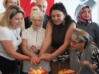DÜNYA YAŞLILAR GÜNÜ'NDE KARTAL'DA YÜREKLERİ ISITAN GÖRÜNTÜLER