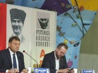 TÜRKER ERTÜRK:''BARIŞ SÜRECİ BÖLÜNMEYE YOL AÇAR DEMOKRASİ ZAYIFLADIKÇA ALT KİMLİKLER ZARAR GÖRÜR''
