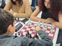 CHP PENDİK GENÇLİK KOLLARI ''HAMLE SIRASI BİZDE!'' SLOGANIYLA GENÇLERİ SATRANÇLA BULUŞTURDU