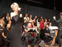 'KASIM AYINA YAKIŞAN ŞARKILAR'DİNLEYENLERE MÜZİK ZİYAFETİ YAŞATTI