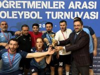 PENDİK’TE ÖĞRETMENLER ARASI VOLEYBOL TURNUVASI DÜZENLENDİ