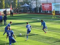 3 ARALIK DÜNYA ENGELLİLER GÜNÜ'NDE PENDİK'TE ANLAMLI MAÇ: KAZANAN DOSTLUK OLDU