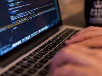 İSTANBUL MERKEZLİ DEV YASA DIŞI BAHİS OPERASYONU: 2 MİLYAR TL'LİK HACİM YÖNETEN ŞEBEKE ÇÖKERTİLDİ