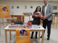 ŞAİR EZGİ GÜNEŞ'İN ''GÜNEŞİN EZGİSİ'' KİTABI KARTAL'DA OKURLARIYLA BULUŞTU