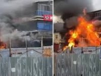 PENDİK KAYNARCA'DA YANGIN PANİĞİ:YAŞLI KADINI ZABITA EKİPLERİ KURTARDI