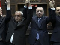 CUMHURBAŞKANI ERDOĞAN CHP OYLARIYLA SEÇİLEN 3 MİLLETVEKİLİNE ROZETLERİ TAKTI