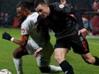 PENDİK'TE SESSİZ GECE:DİREKLER VE KALECİLER GEÇİT VERMEDİ