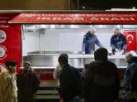 ÜMRANİYE’DE GÖNÜLLERİ ISITAN İKRAM: SOĞUK HAVAYA SICAK MOLA!