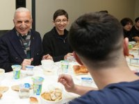 BAŞKAN YILDIRIM, LİSELİ GENÇLERLE İFTAR SOFRASINDA BİR ARAYA GELDİ