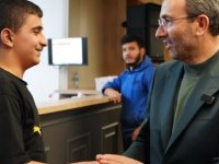 BAŞKAN AHMET CİN, GENÇLERLE KÜTÜPHANEDE İFTAR YAPTI